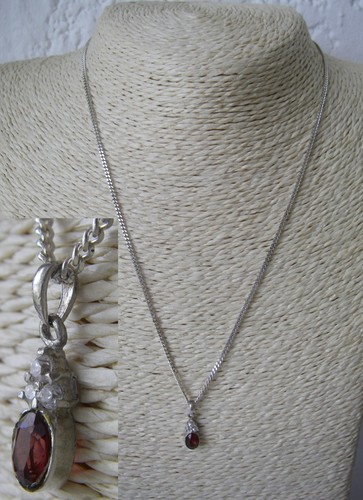 Collier pendentif verre rouge - ,