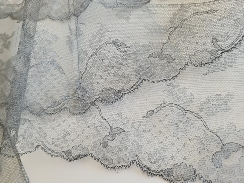 Rare large dentelle ancienne