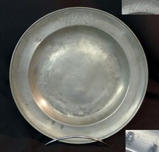 A 18ème grand plat rond en étain armoirie et blason ancien ananas EC 36cm1.3kg
