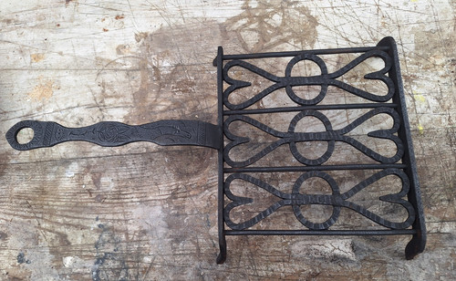 Grill ancien décoré - grill,