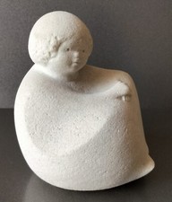 Vintage Sculpture Marbell by Stone Art Belgium Enfant assis avec les mains
