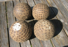 2 paires de boules de pétanque Ancienne en Bois Cloutées