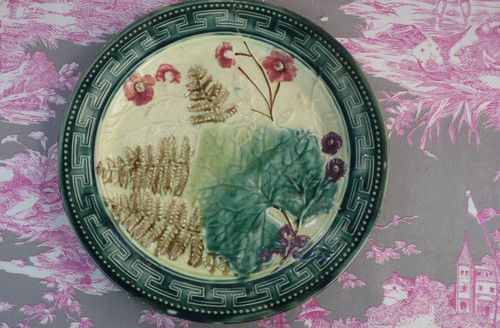 Ancienne assiette sur - ,
