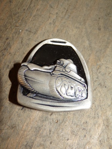 Broche tank militaire - broche,