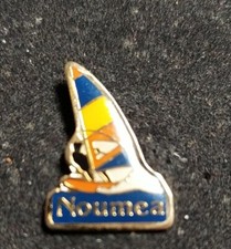 RARE PINS  NOUVELLE CALEDONIE NOUMEA PLANCHE A VOILE WINDSURF 