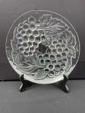 6 ASSIETTES À DESSERT EN VERRE TREMPÉ À DÉCOR DE GRAPPE DE RAISINS EN RELIEF