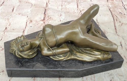 Sculpture statue figurine - statue,