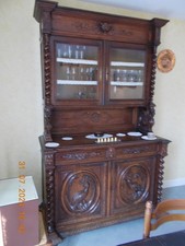 Vaisselier ancien vitré bois massif avec sculptures (têtes de lion)