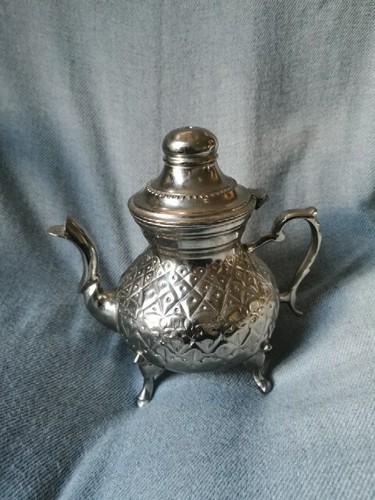Ancienne théière type - ancienne,