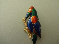 BROCHE OISEAU PIVERT EMAIL CLOISONNé BLEU,VERT,ORANGE,DORé, METAL DORé,STRASS