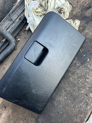 Porte boite gant - porte, a