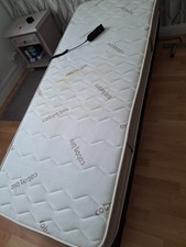 lit éléctrique 1 personne avec matelas noir bon état 80x200
