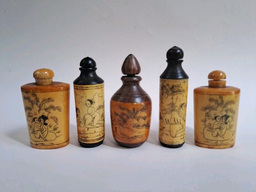 Lot anciens flacons à - ,