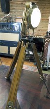 Ancien projecteur avec phare
