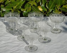 Service de 6 coupes à