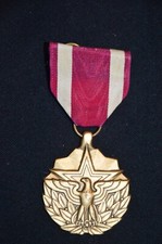 MEDAILLE AMERICAINE SERVICE MERITOIRE-AMERICAN MERITORIOUS SERVICE MEDAL VIETNAM