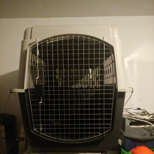 Petmate kennel plastic - petmate, (inside