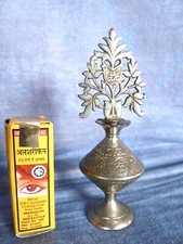 Flacon à khôl avec le khôl