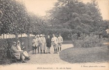 CPA 28 DREUX / UN COIN DU SQUARE / cliché pas courant