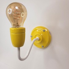 Applique Murale Porcelaine jaune et tube col de cygne en métal peint en blanc