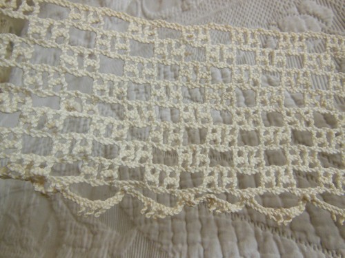 Très large dentelle - , ancienne