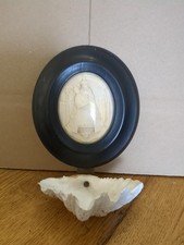 Ancien Bénitier Cadre Ovale verre bombé Sculpture Vierge a l'Enfant Napoléon III