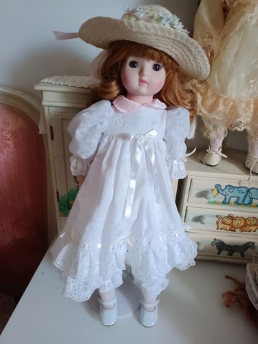 Poupée mundia robe blanche - mundia,