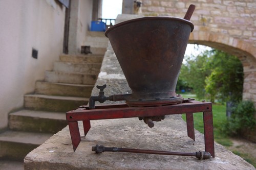 Ancienne pompe coller les - À,