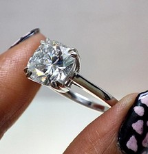 Sa belle bague en platine 950 pour diamant taille coussin 2 ct/CVD