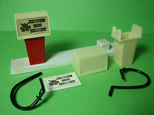 2  POMPES  A  ESSENCE  POUR  GARAGE  STATION   ANTAR  DEPREUX  1970  VROOM  1/43