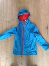 Veste à capuche bleue et