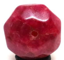 Belle perle rubis rose rouge foncé naturel de 21,65 ct