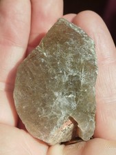 BLOC DE QUARTZ A ACTINOLITE