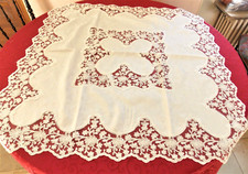 NAPPE A THE BRODEE SUR SATIN