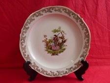 plat rond en porcelaine de