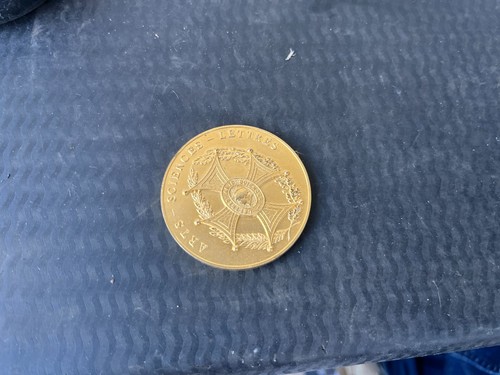 Medaille doree ordre arts - doree,