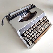Machine à écrire Royal 200