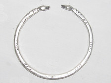 10J7 ANCIEN BRACELET TORQUE