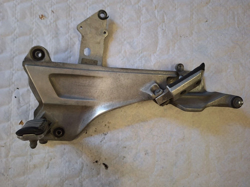 Platine repose pied - pied, gauche