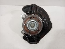 Moyeu de roue avant gauche