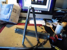 trepied appareil photo  militaire ou autre ..dans sa housse 