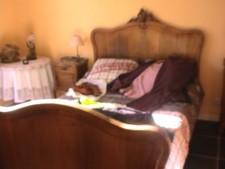 lit ancien année 1950 en bois 190x130 avec  sommier et matelas