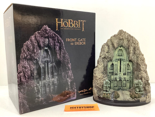 Weta the hobbit - front, gate