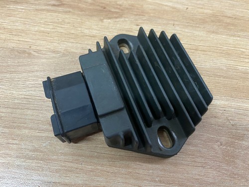 Regulateur tension - un,