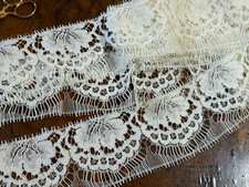 DENTELLE DE CALAIS France -  grandes fleurs  crème - 4.40 mètres x 7cm