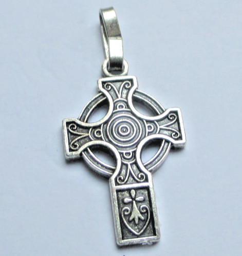 Ancien petit pendentif - , croix