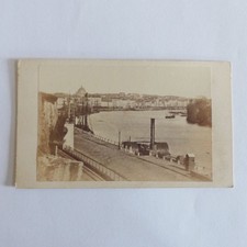 CDV , VILLE , RIVIERE et BATEAU a identifier , tirage photo