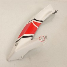 Carénage supérieur droit