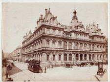 LYON - Palais de la Bourse vers 1890 avec Impériale Hippomobile.