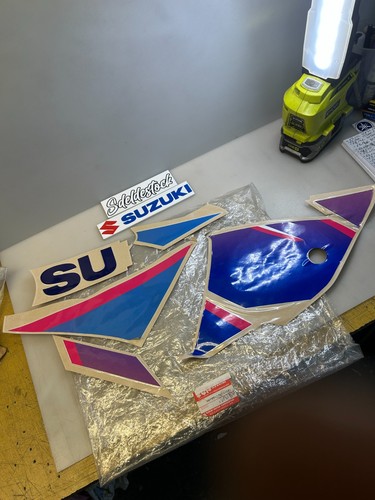 Jeu sticker droit - sticker, suzuki